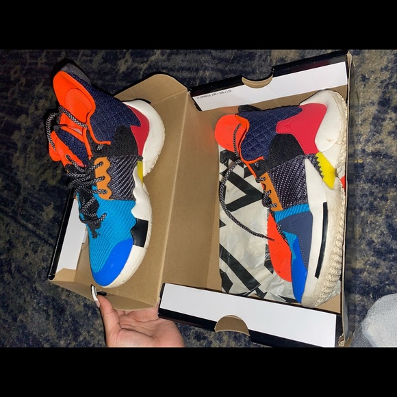 Russel Westbrook Basketball Sneakers - Picture 2 of 4